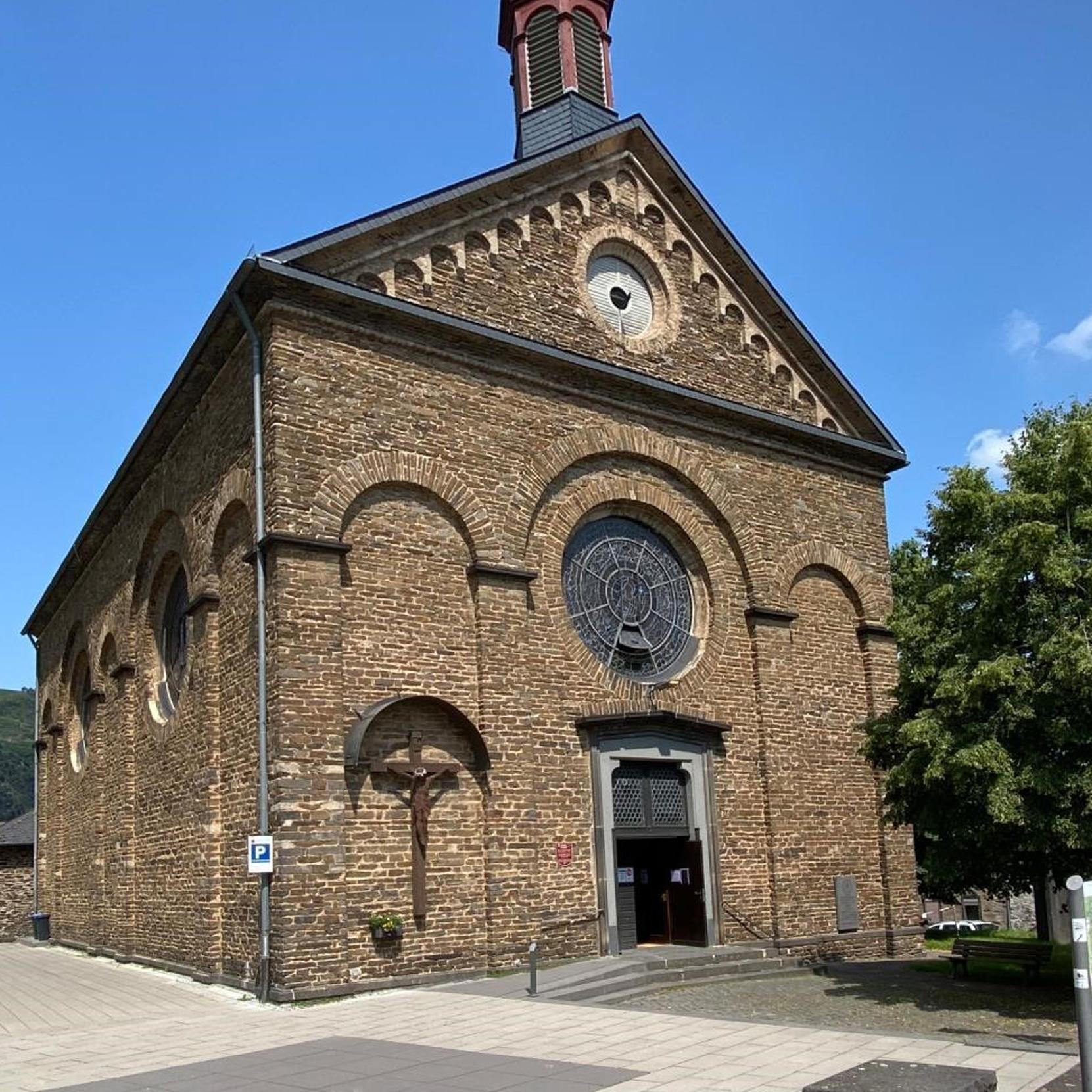 Außenansicht der Pfarrkirche St. Lubentius in Kobern